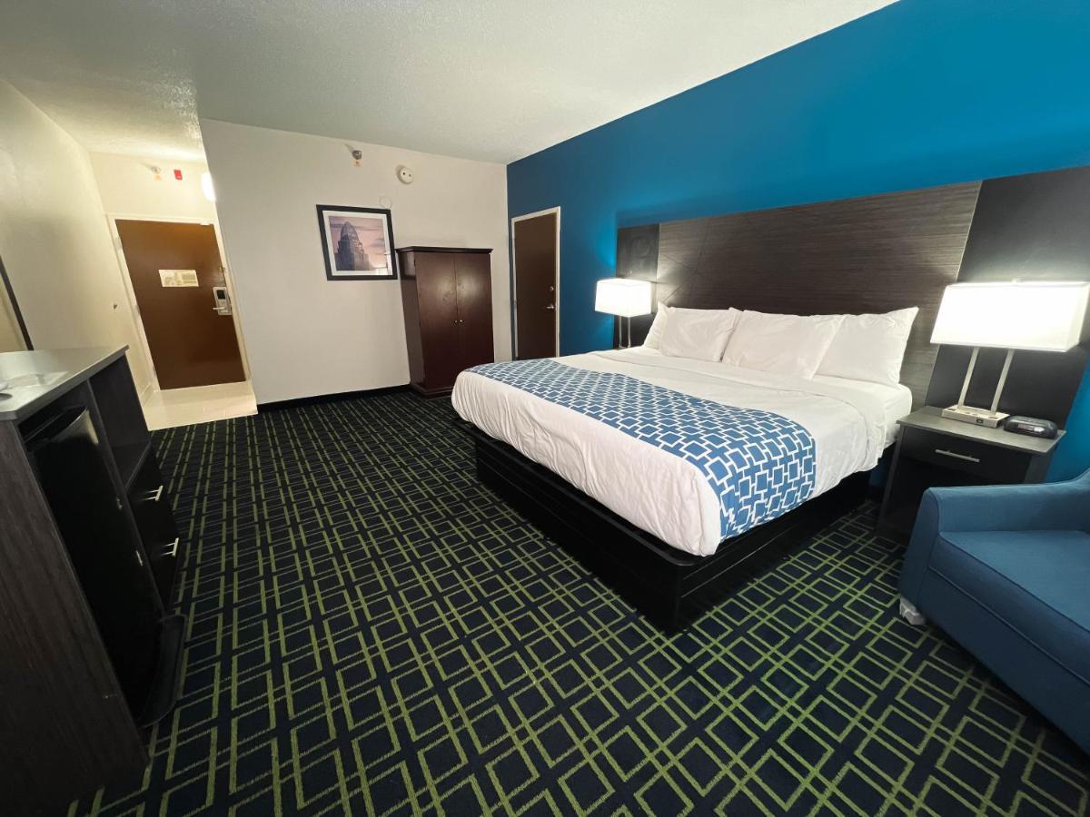 Baymont By Wyndham Greensburg Extérieur photo