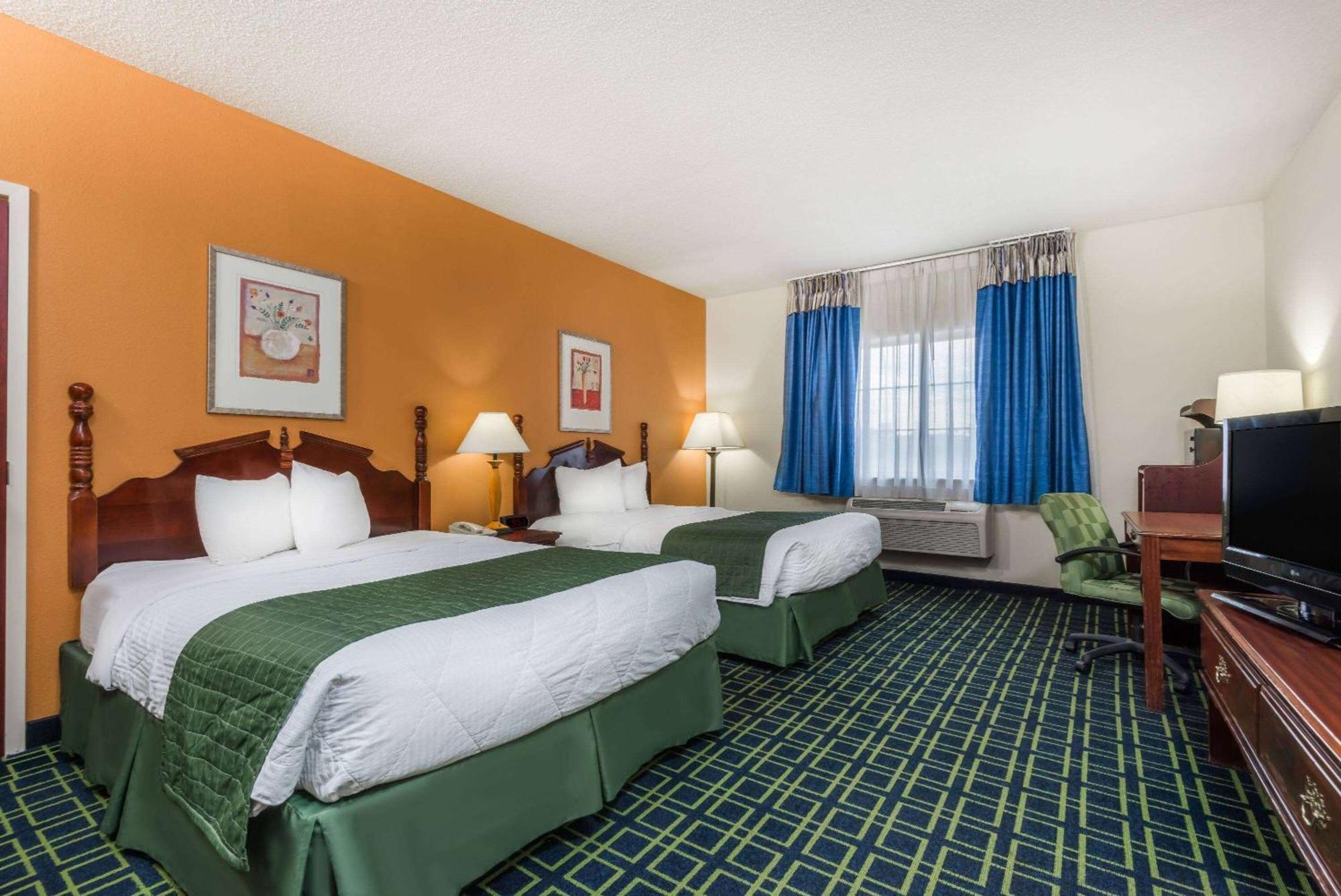 Baymont By Wyndham Greensburg Extérieur photo