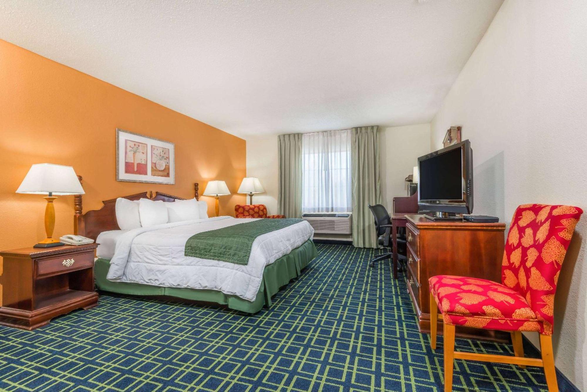 Baymont By Wyndham Greensburg Extérieur photo