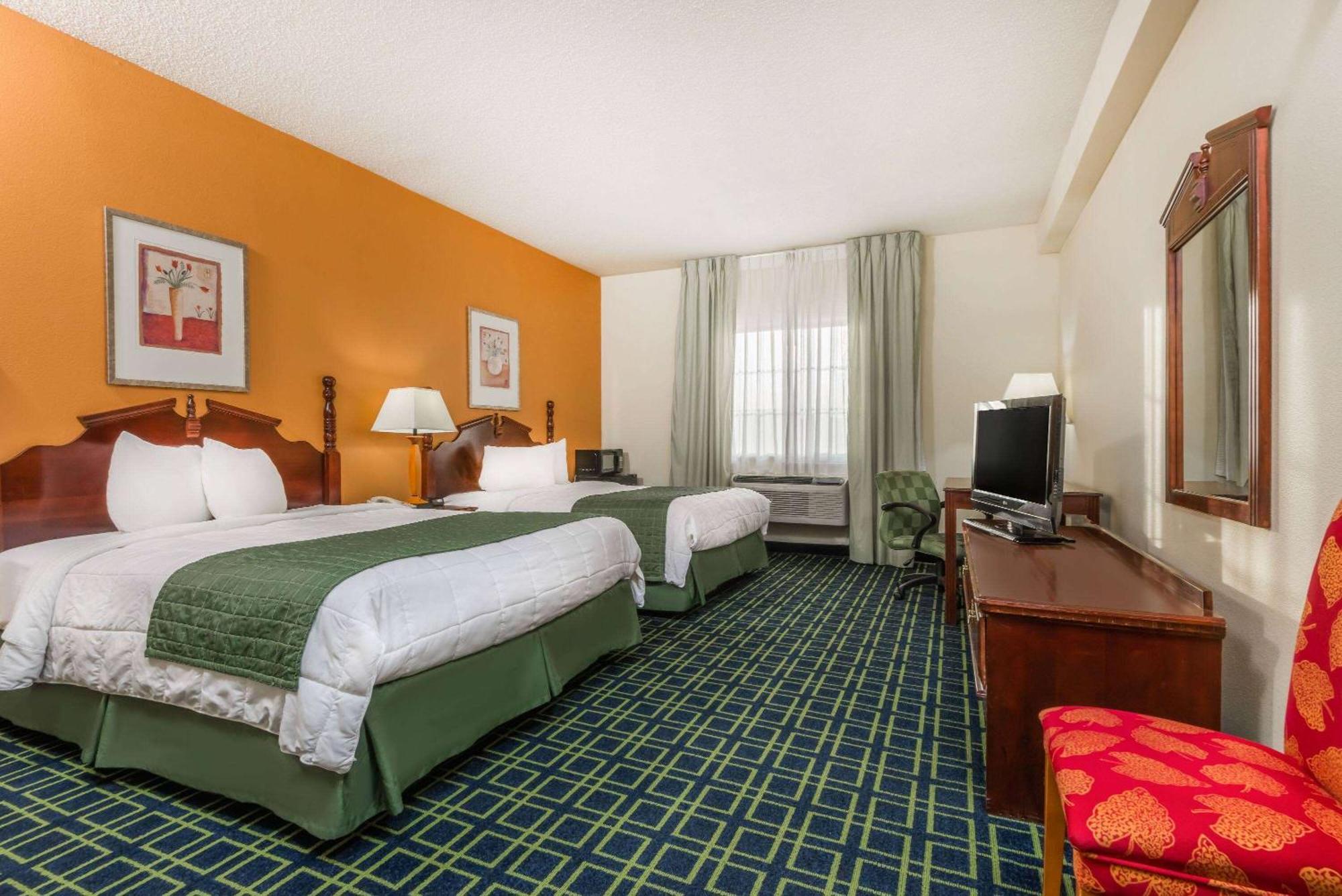 Baymont By Wyndham Greensburg Extérieur photo