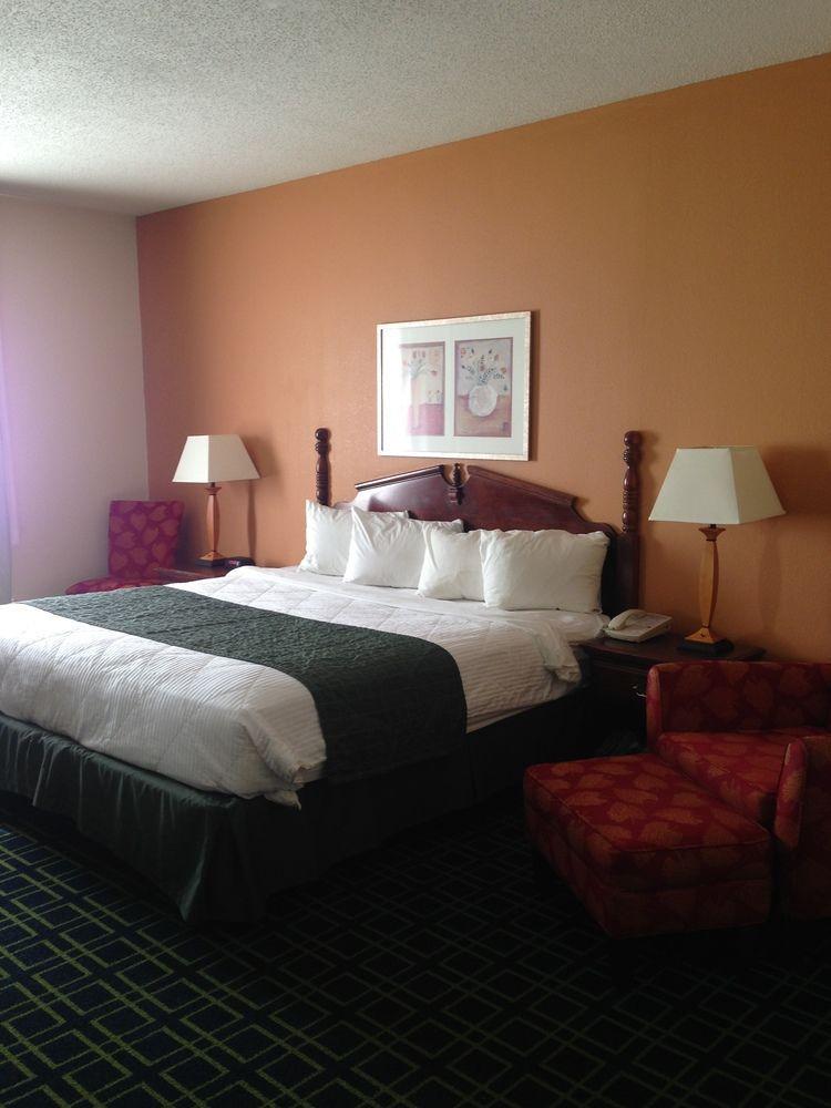 Baymont By Wyndham Greensburg Extérieur photo