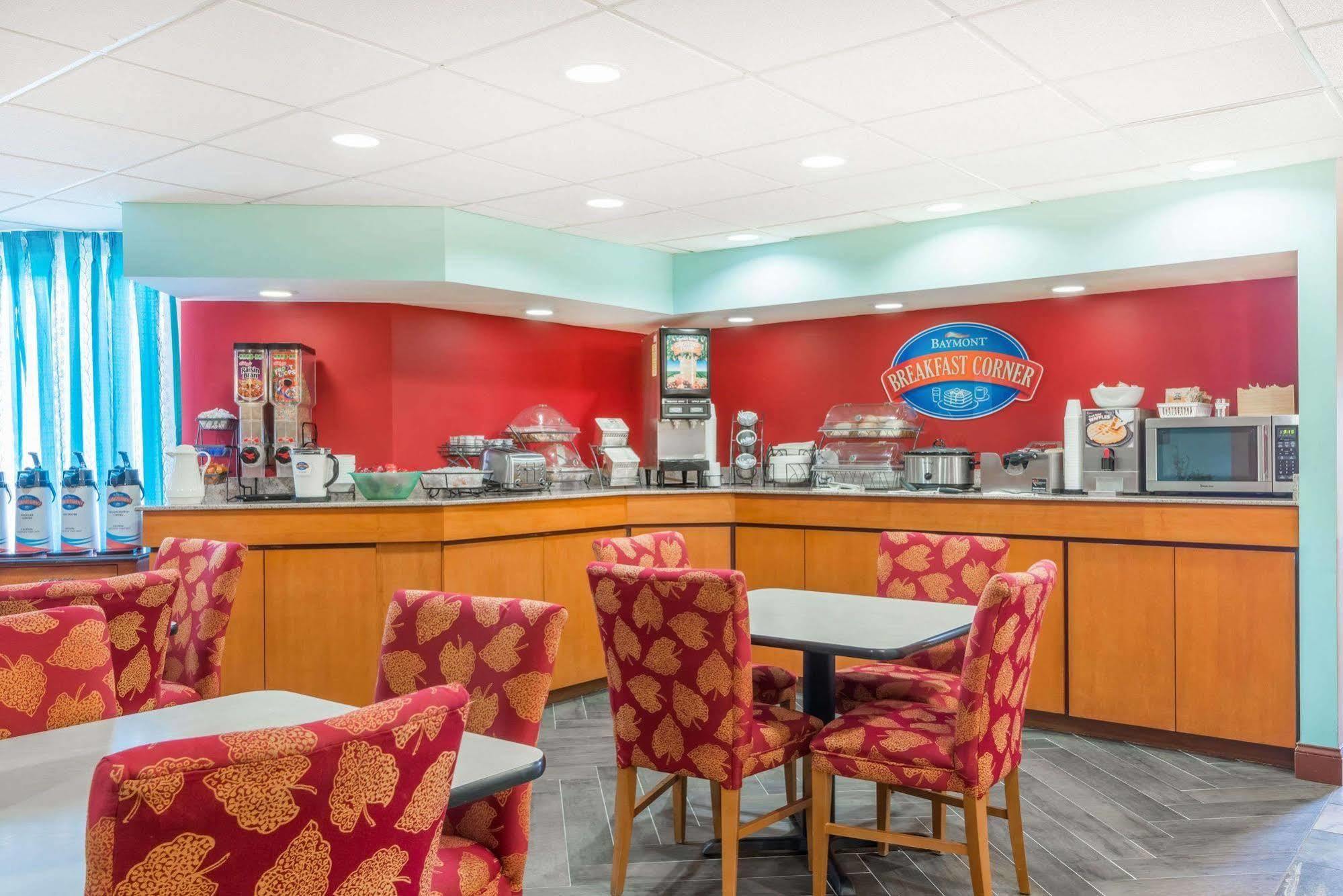 Baymont By Wyndham Greensburg Extérieur photo