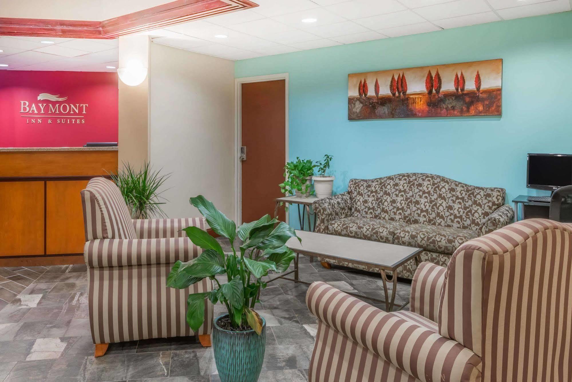 Baymont By Wyndham Greensburg Extérieur photo